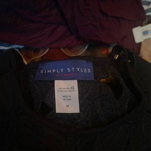 cute black blouse, size medium! good condition